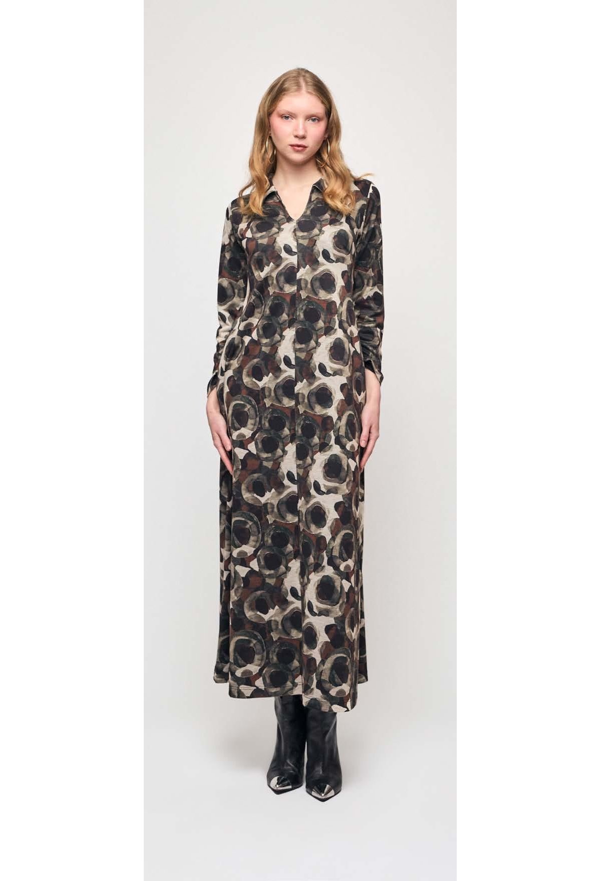 Malena Vestido Ilia estampado con cuello solapa