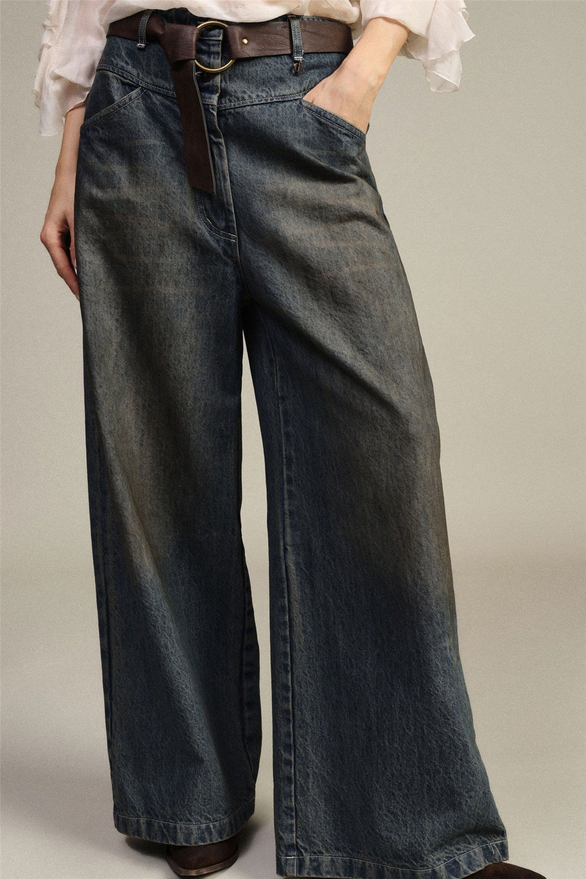 Dixie Jeans de pernera ancha con cinturón de piel ajustable