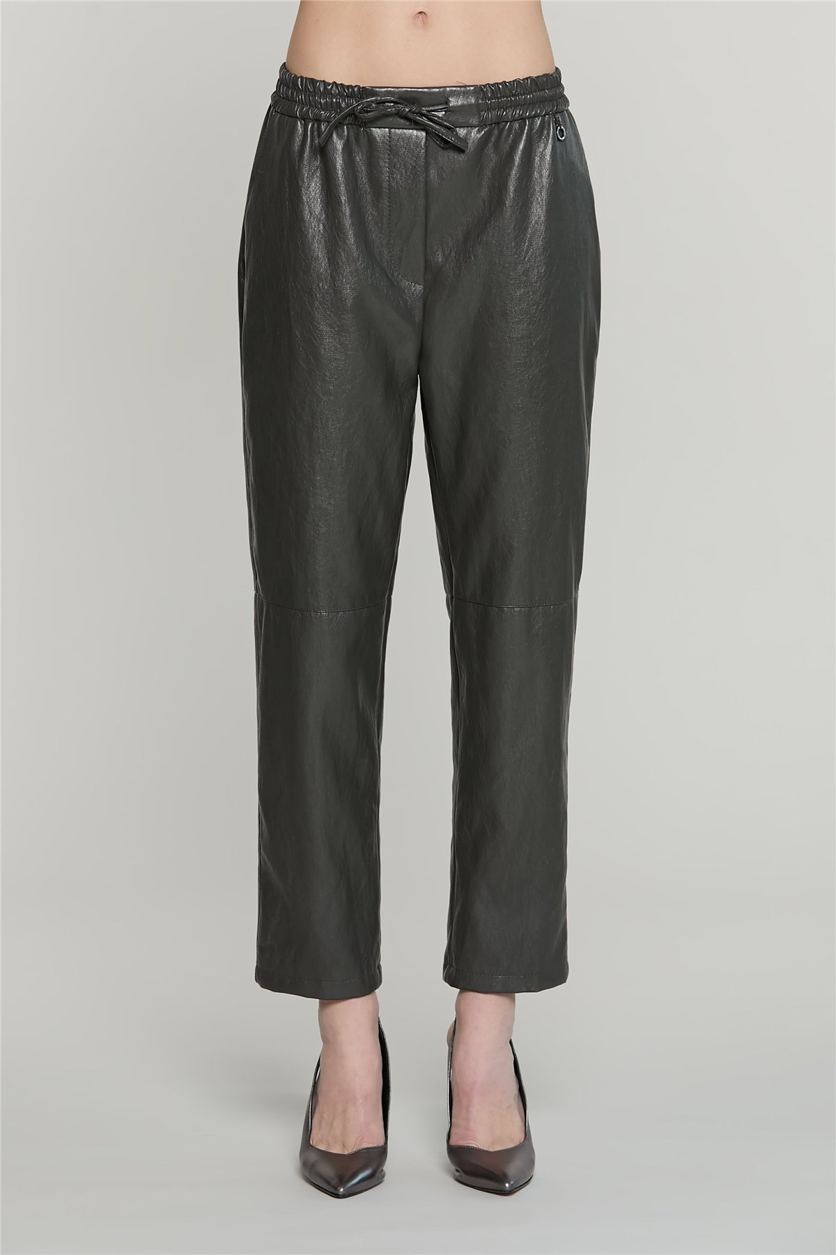Relish Pantalón ecopiel color plomo