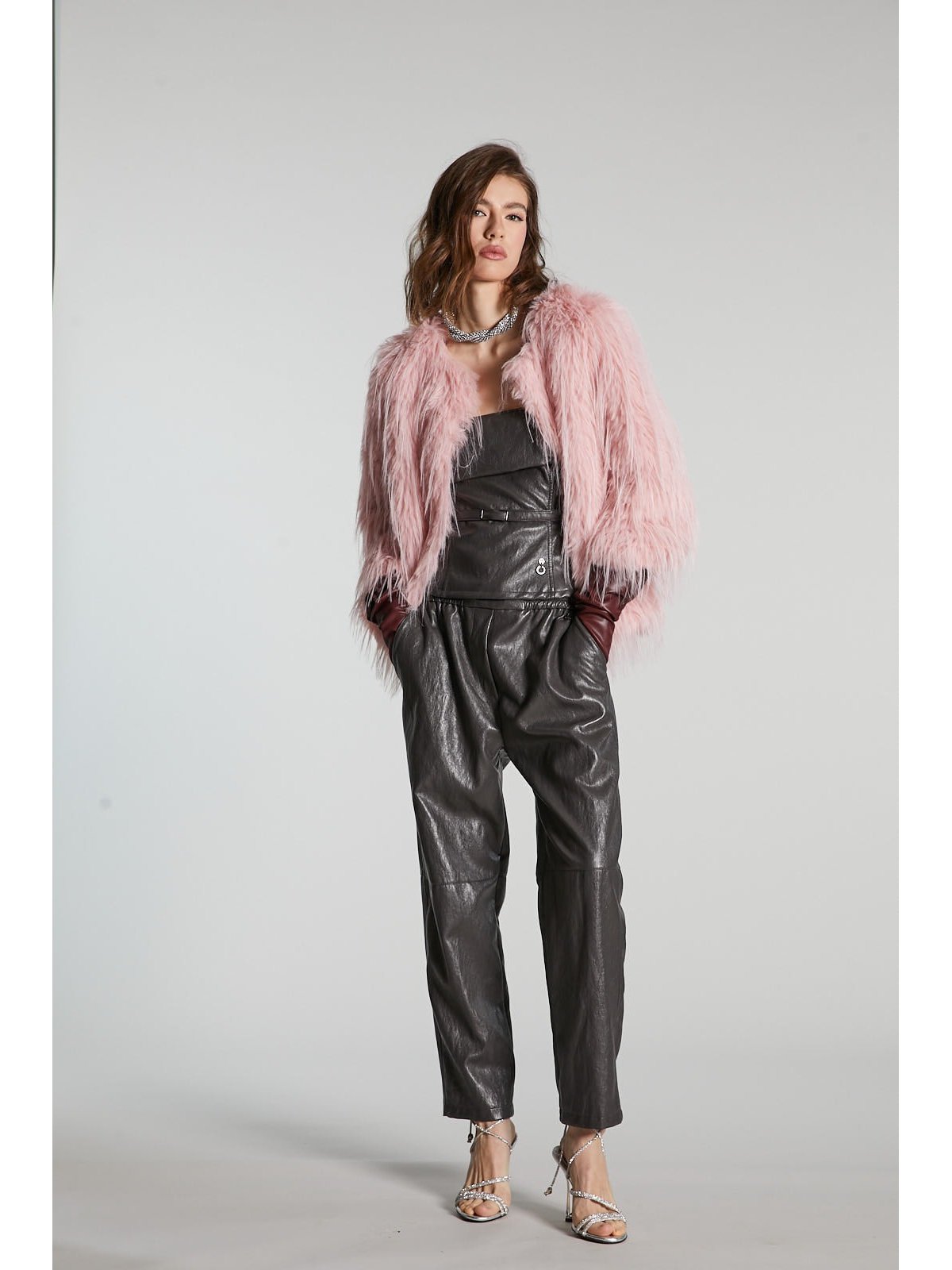 Relish Pantalón ecopiel color plomo