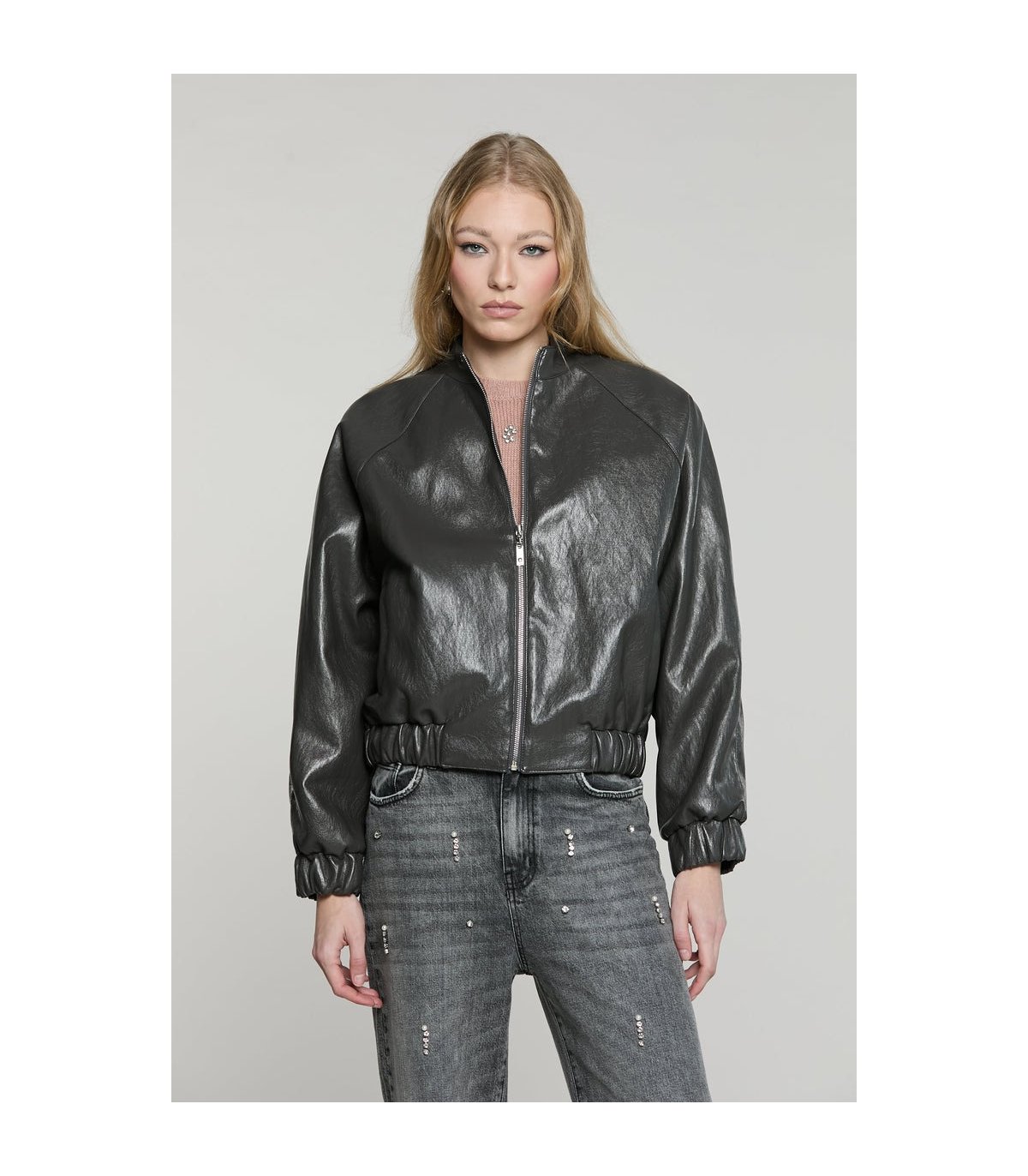 Relish Chaqueta corta ecopiel gris plomo
