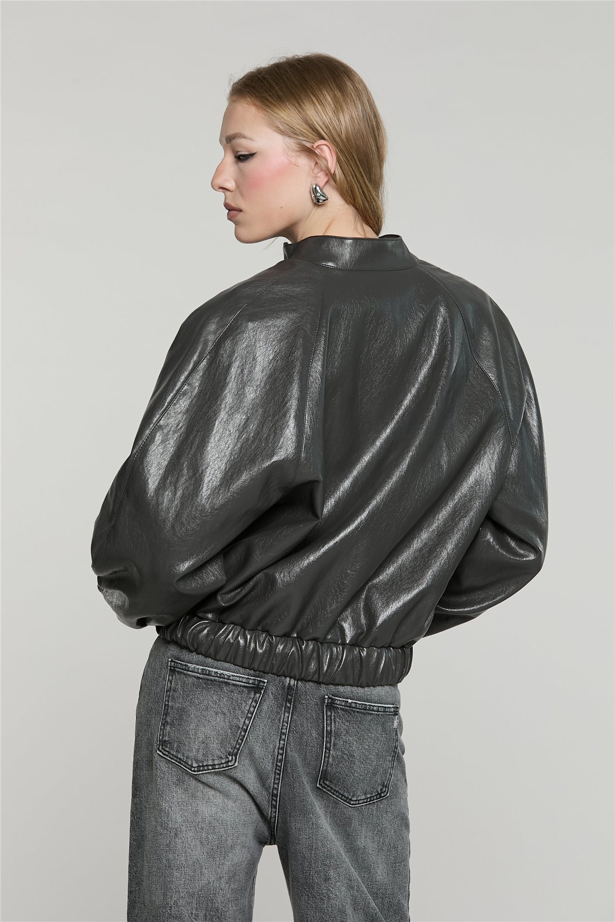 Relish Chaqueta corta ecopiel gris plomo