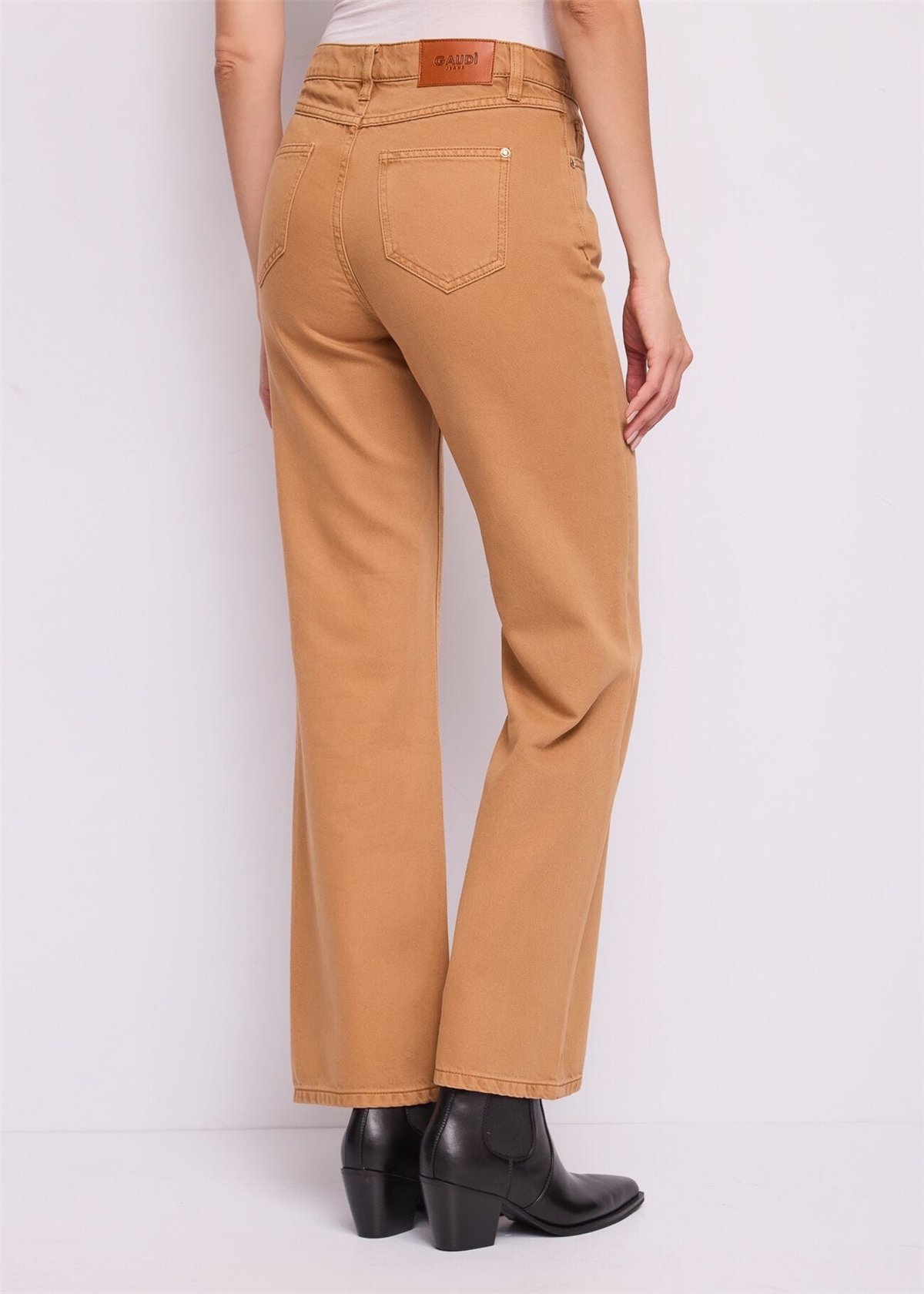 GAUDI Pantalón recto mostaza con botones joya