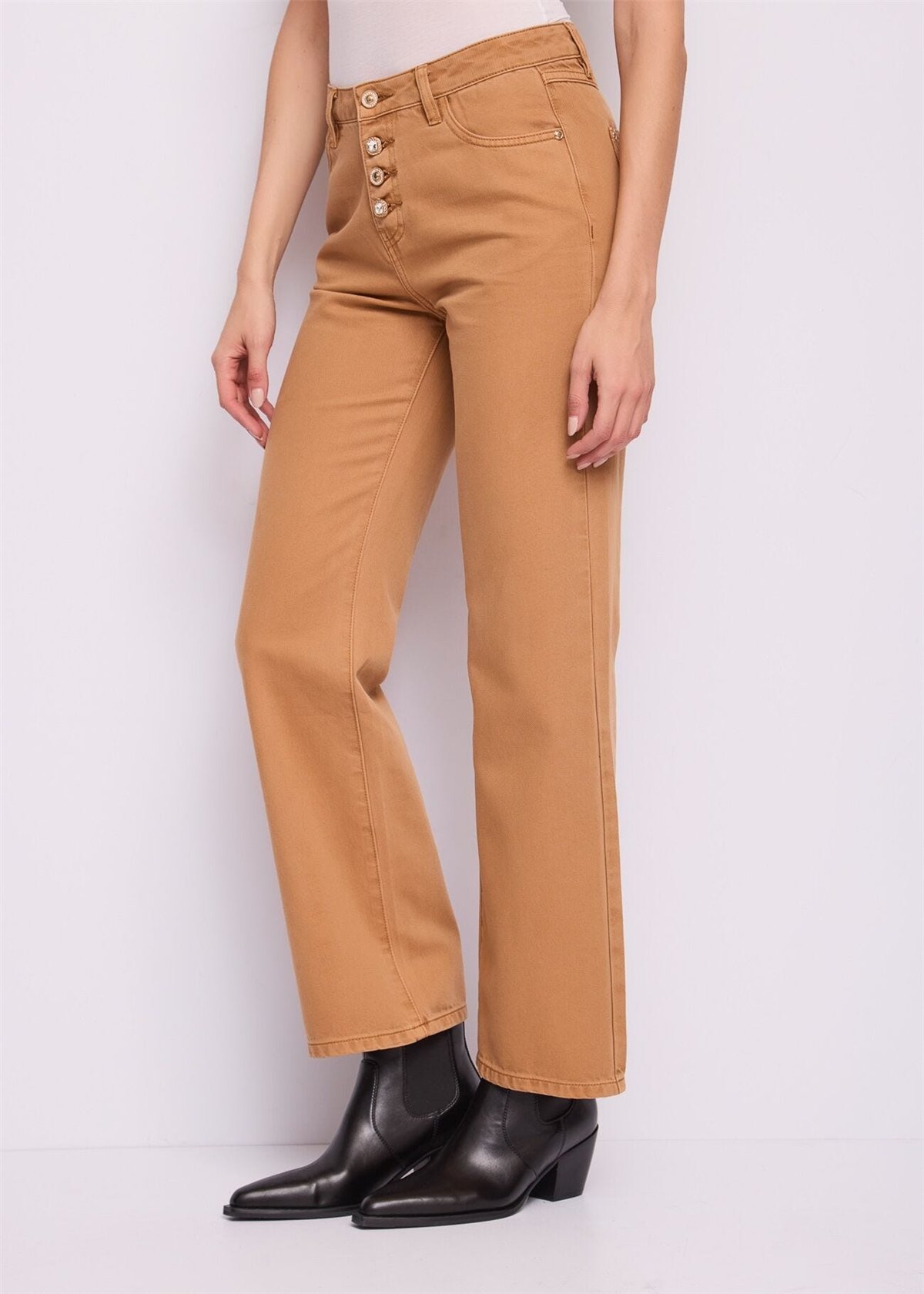 GAUDI Pantalón recto mostaza con botones joya
