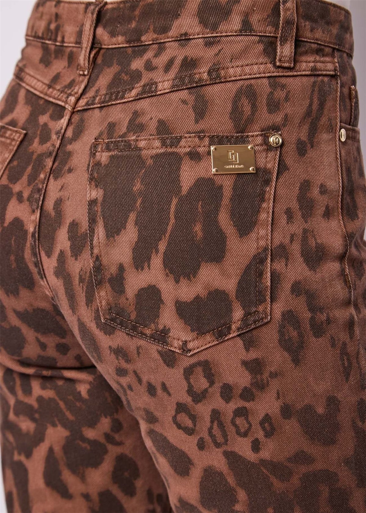 GAUDI Pantalón animal print con botones dorados