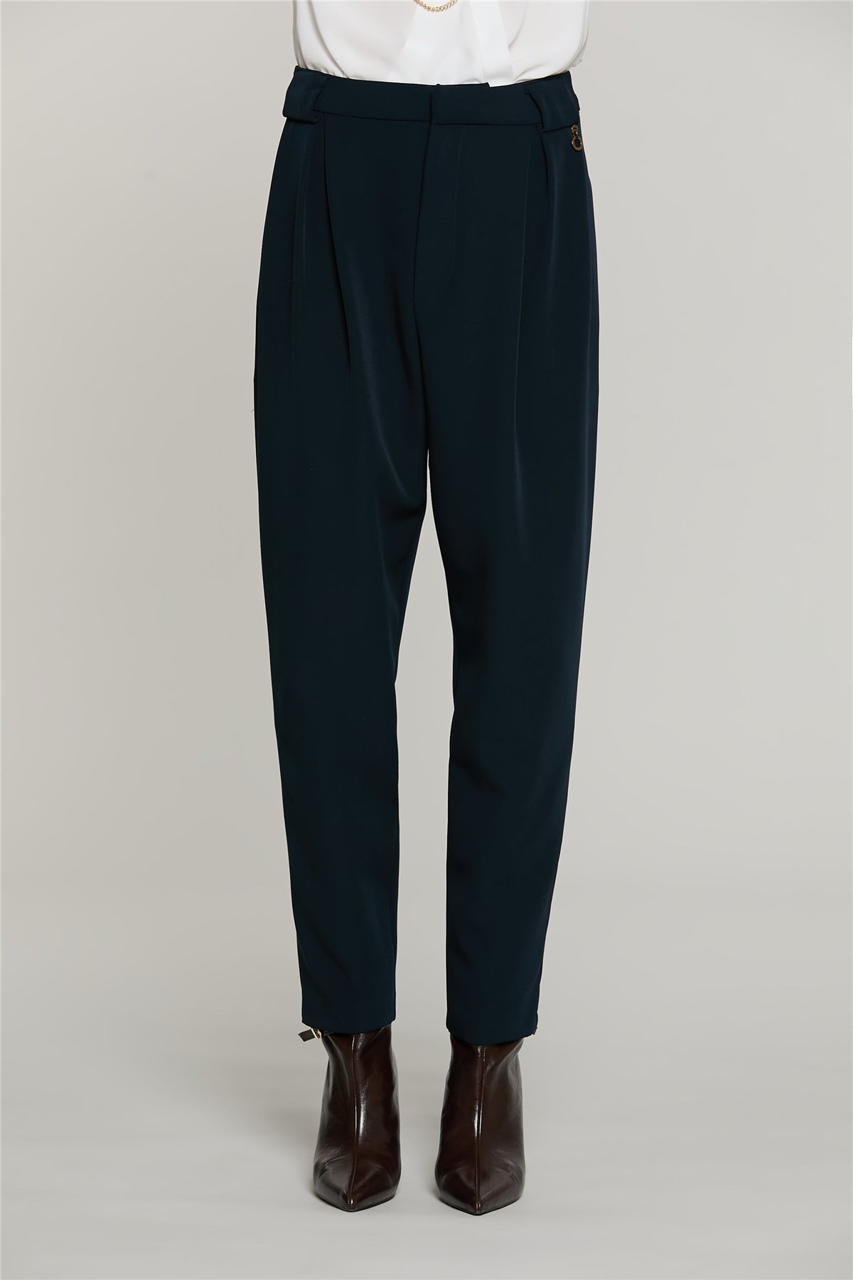 Relish Pantalón sastre marino con detalle pinzas