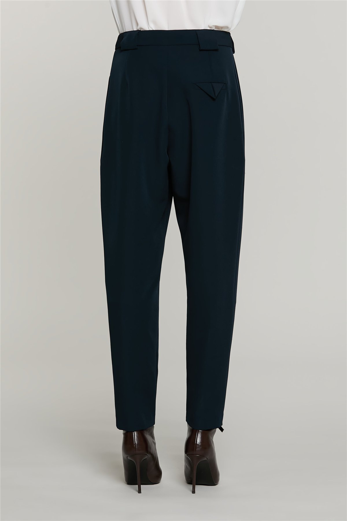 Relish Pantalón sastre marino con detalle pinzas