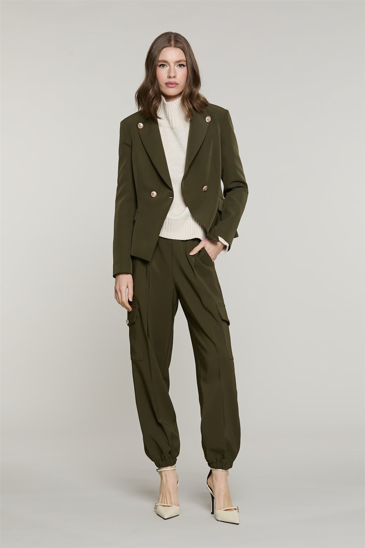 Relish Pantalón cargo verde militar con bajo elástico