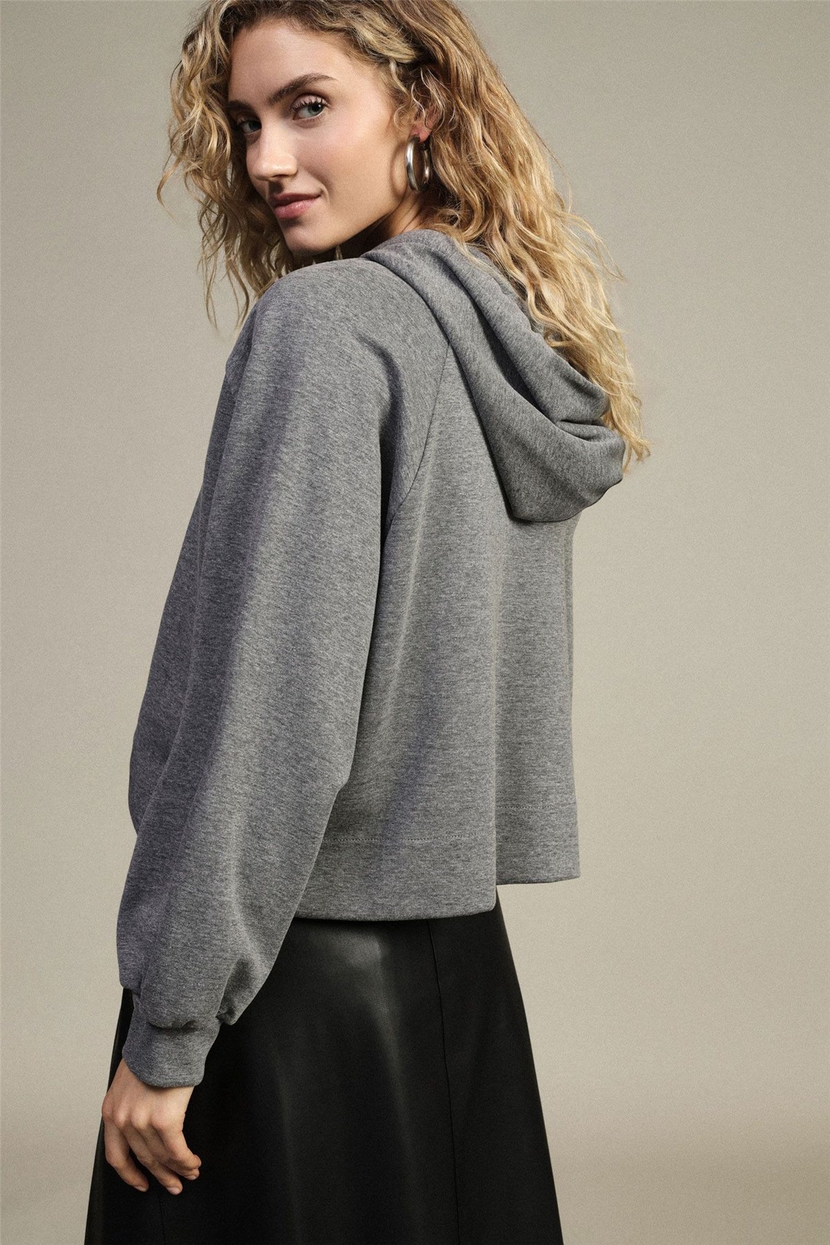 Dixie Sudadera con corbata y detalles joya