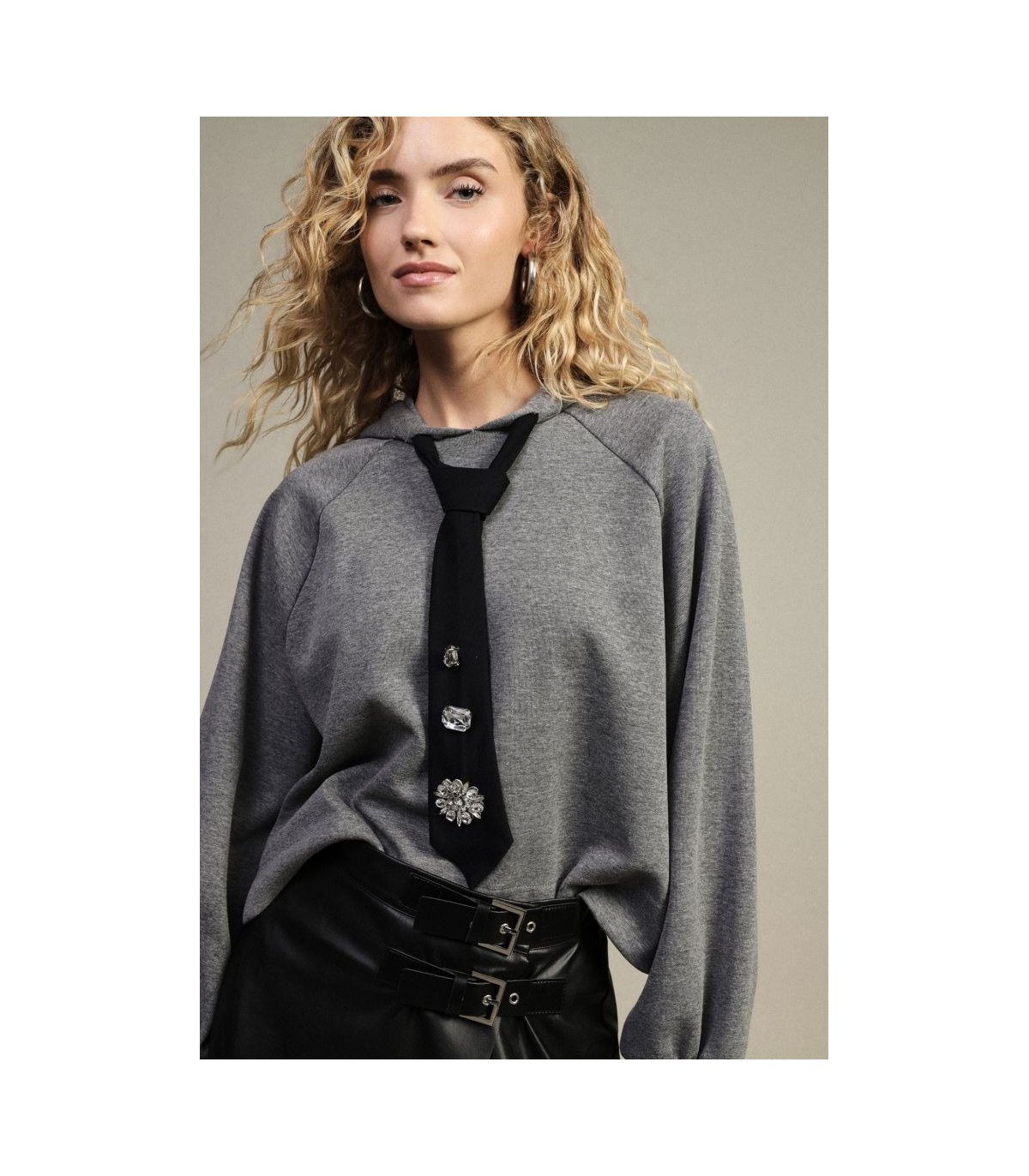 Dixie Sudadera con corbata y detalles joya