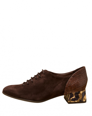 Vosso Moda Zapato de ante marrón y tacón estampado