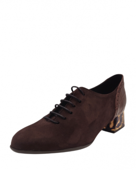 Vosso Moda Zapato de ante marrón y tacón estampado