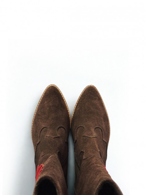 Vosso Moda Botas tejanas color marrón con relieve hoja