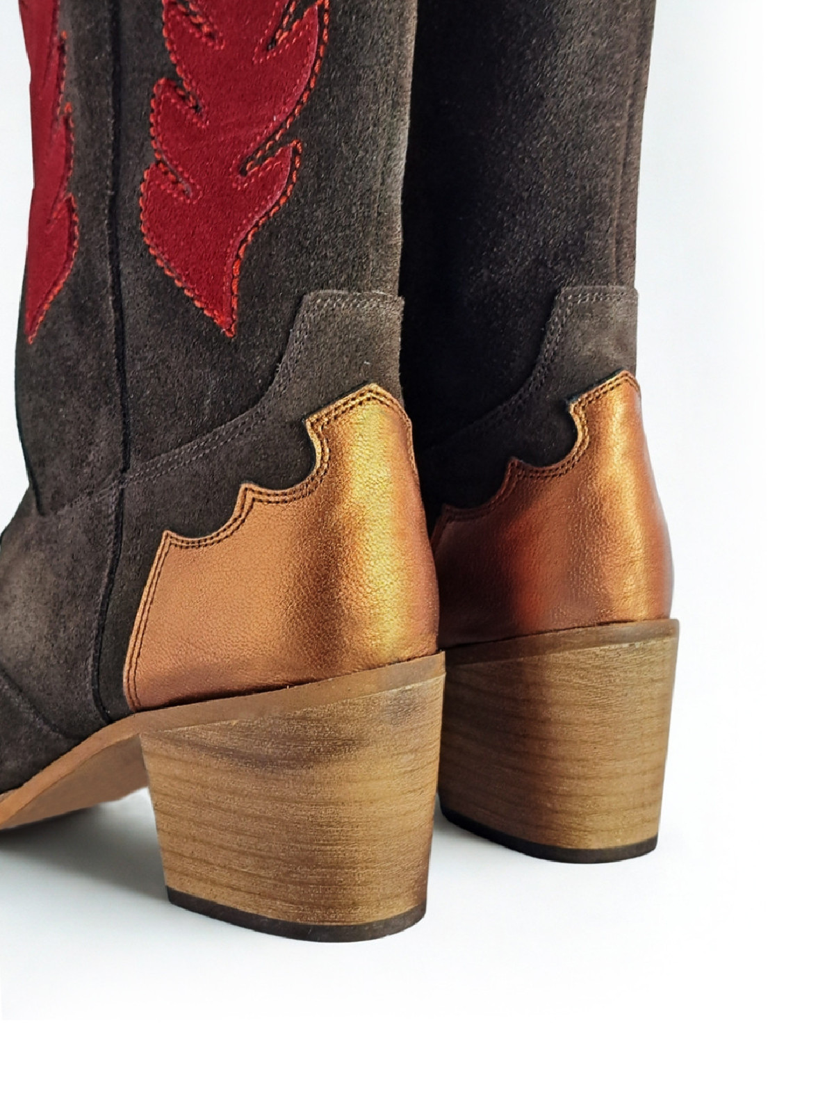 Vosso Moda Botas tejanas color marrón con relieve hoja