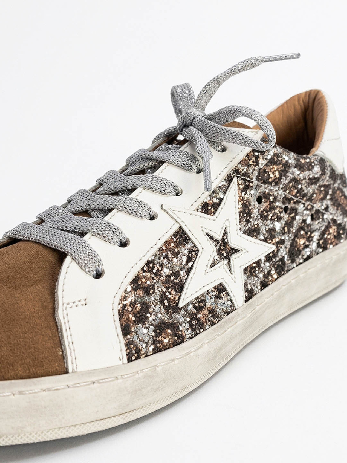 Vosso Moda Sneaker afelpada con detalle glitter leopardo