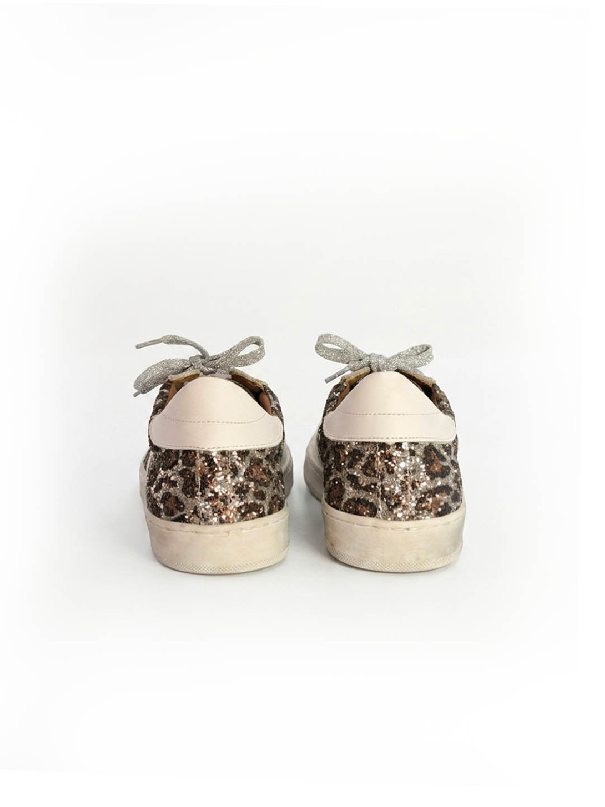Vosso Moda Sneaker afelpada con detalle glitter leopardo