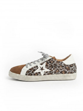 Vosso Moda Sneaker afelpada con detalle glitter leopardo