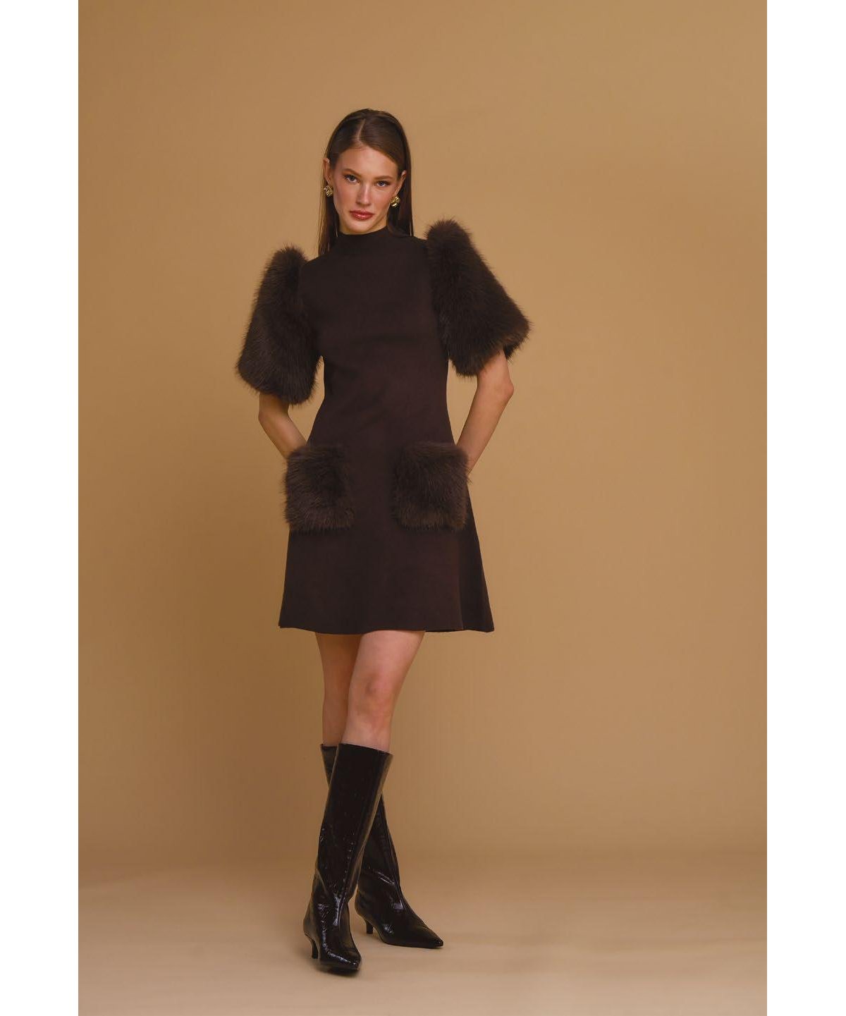 Nosecrets Vestido corto de punto con detalle en mangas y bolsillos