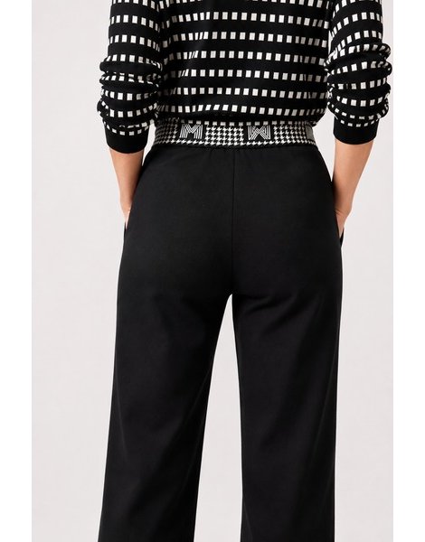 Mercedes De Miguel Pantalón negro punto Nicolasa