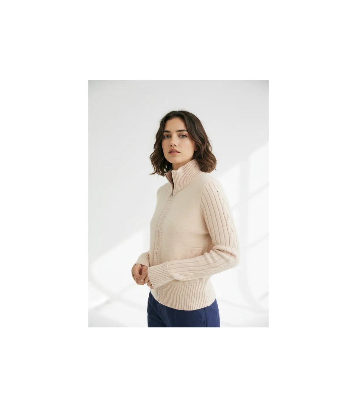 WNT Chaqueta color beige combinado peluche