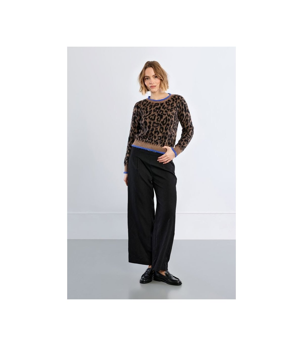 Lili Sidonio Jersey estampado leopardo y ribete azul