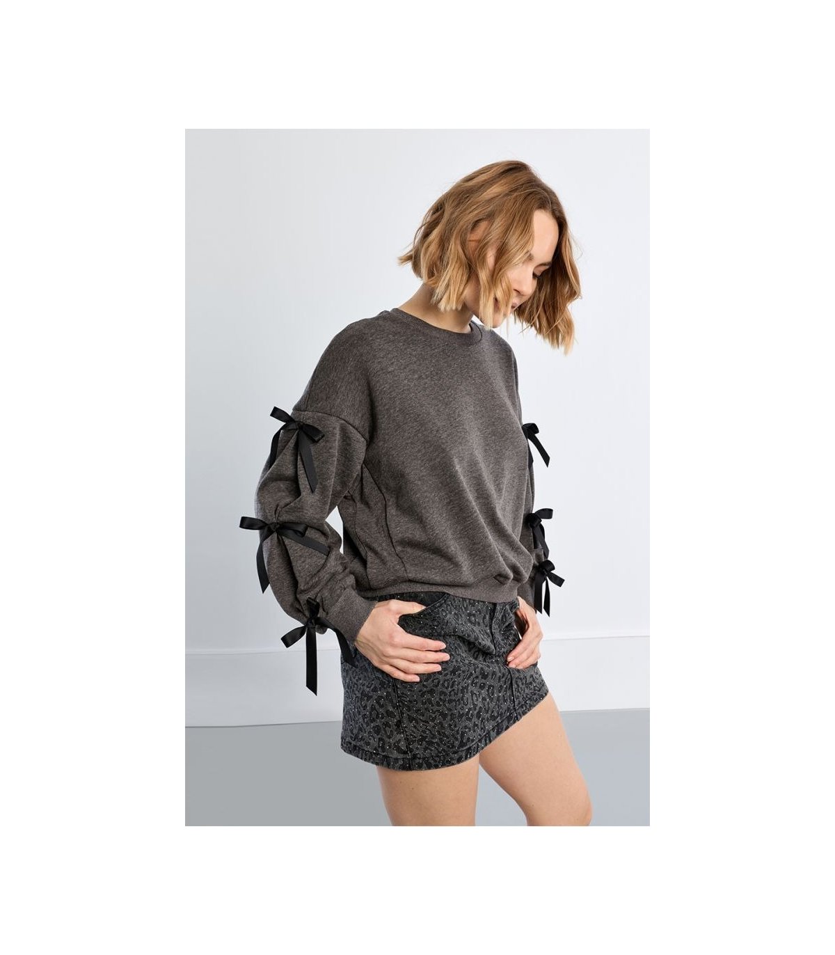 Lili Sidonio Jersey gris detalle lazos
