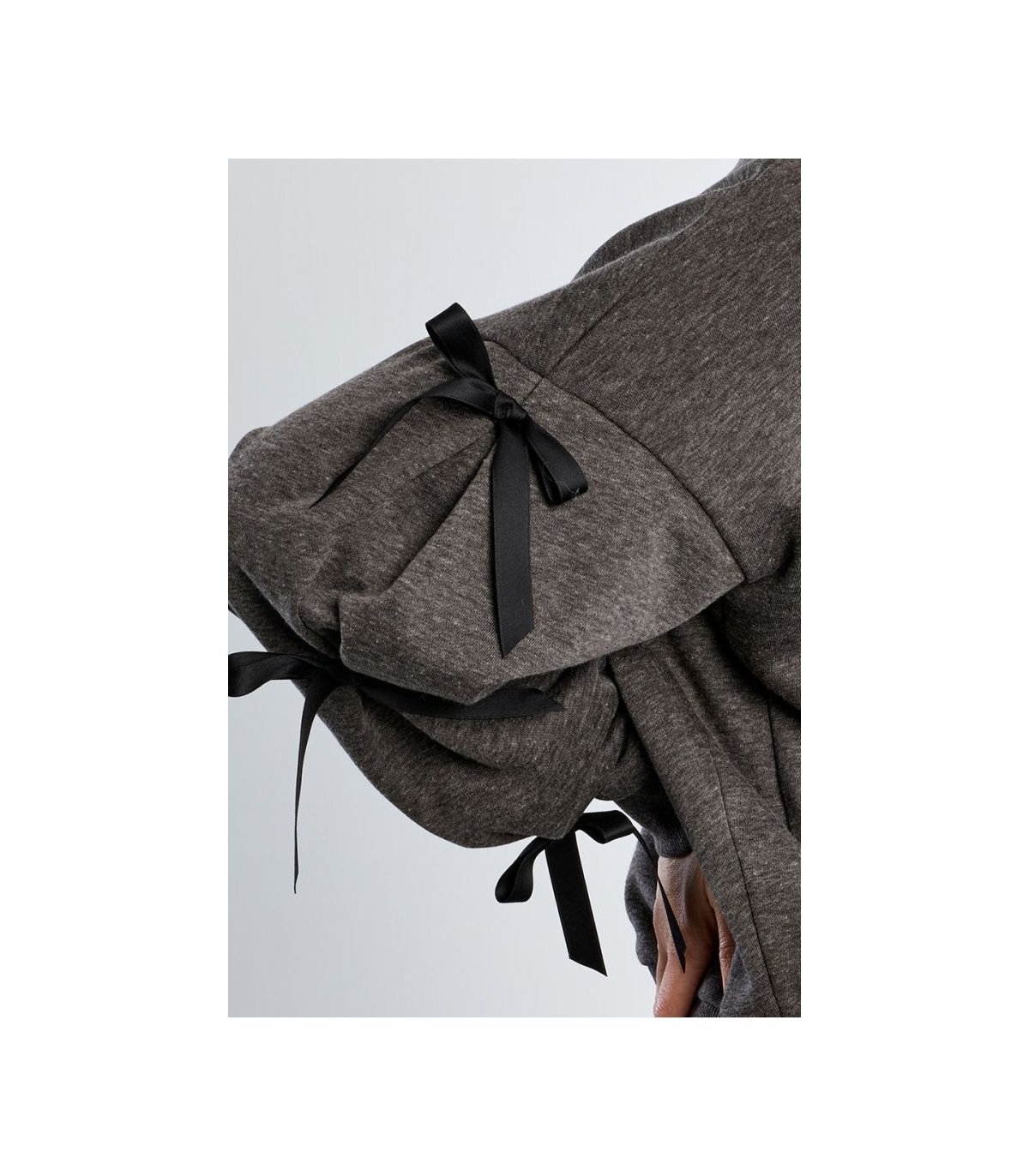 Lili Sidonio Jersey gris detalle lazos