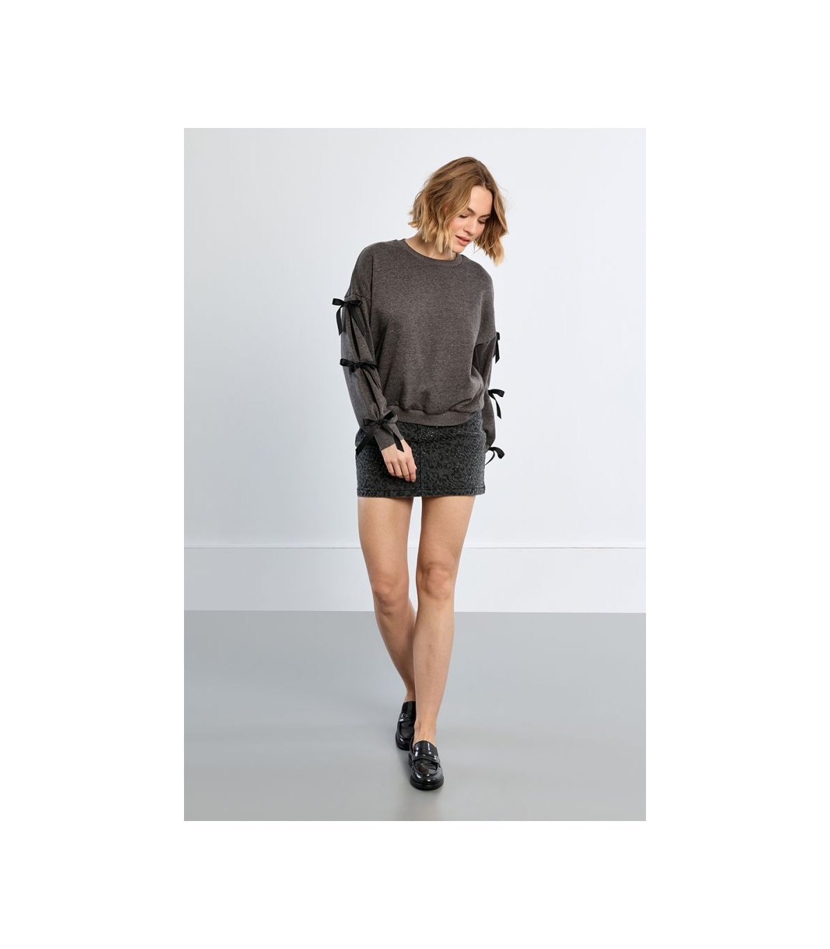 Lili Sidonio Jersey gris detalle lazos