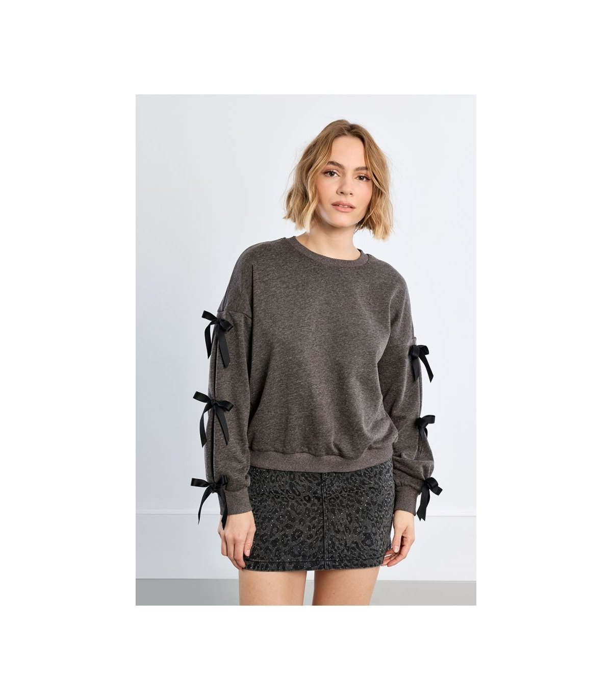 Lili Sidonio Jersey gris detalle lazos