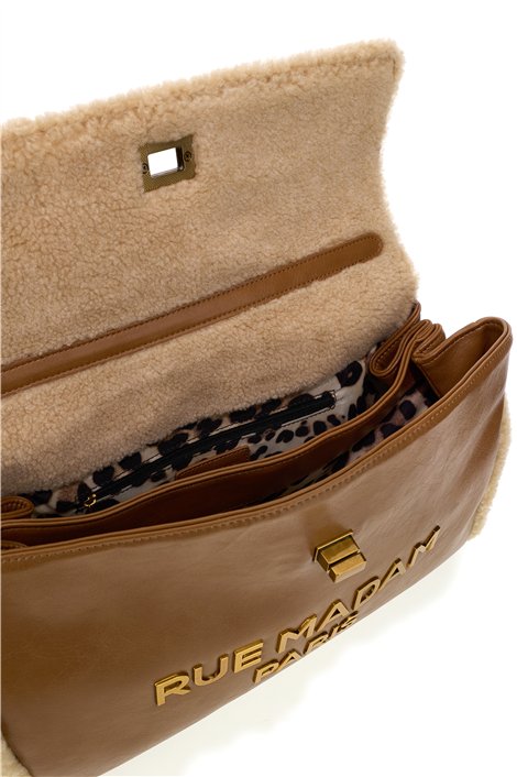 Rue Madam Bolso XL de ecopiel camel y detalle borreguito
