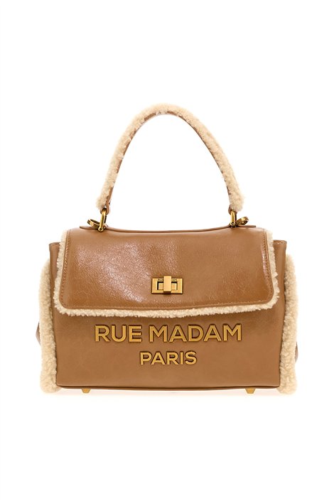 Rue Madam Bolso pequeño en ecopiel camel y detalle borreguito