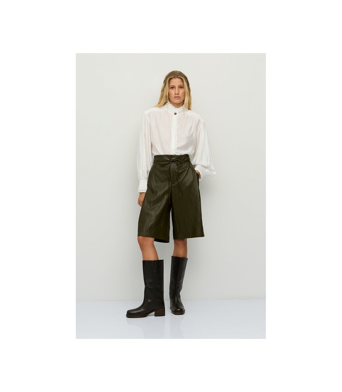 BSB Bermudas en ecopiel color kaki