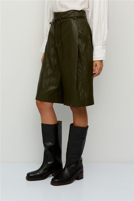 BSB Bermudas en ecopiel color kaki