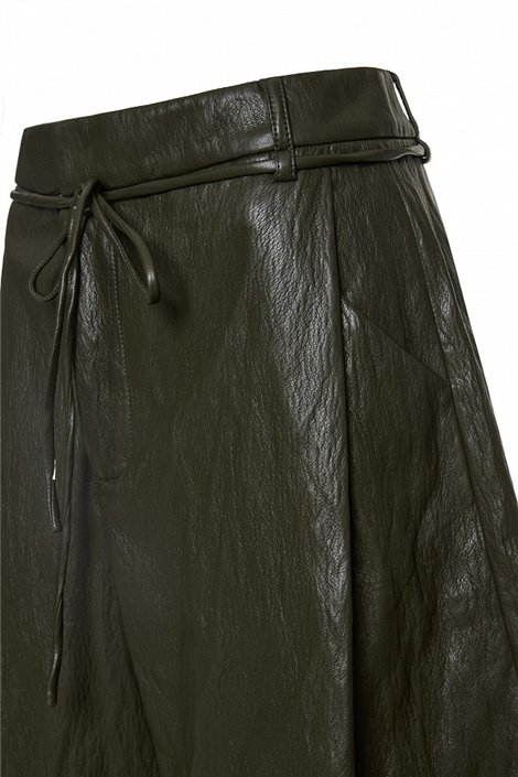 BSB Bermudas en ecopiel color kaki