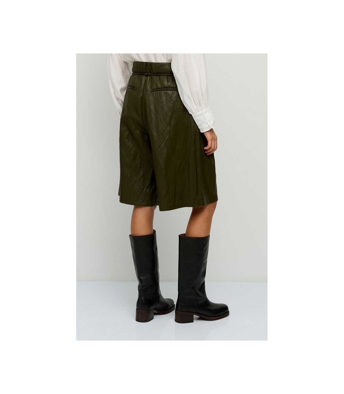 BSB Bermudas en ecopiel color kaki