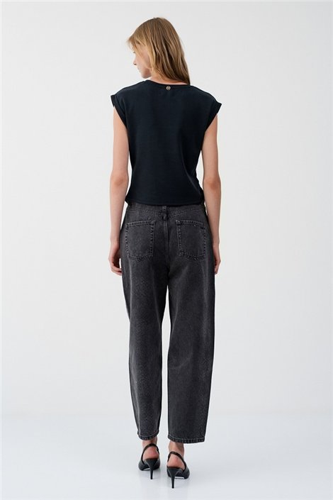 BSB Blusa con asimetría y detalle broche