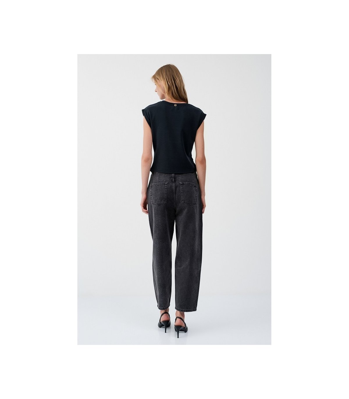 BSB Blusa con asimetría y detalle broche