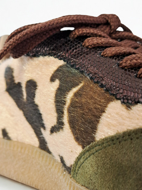 Vosso Moda Sneakers verde de pelo estampado