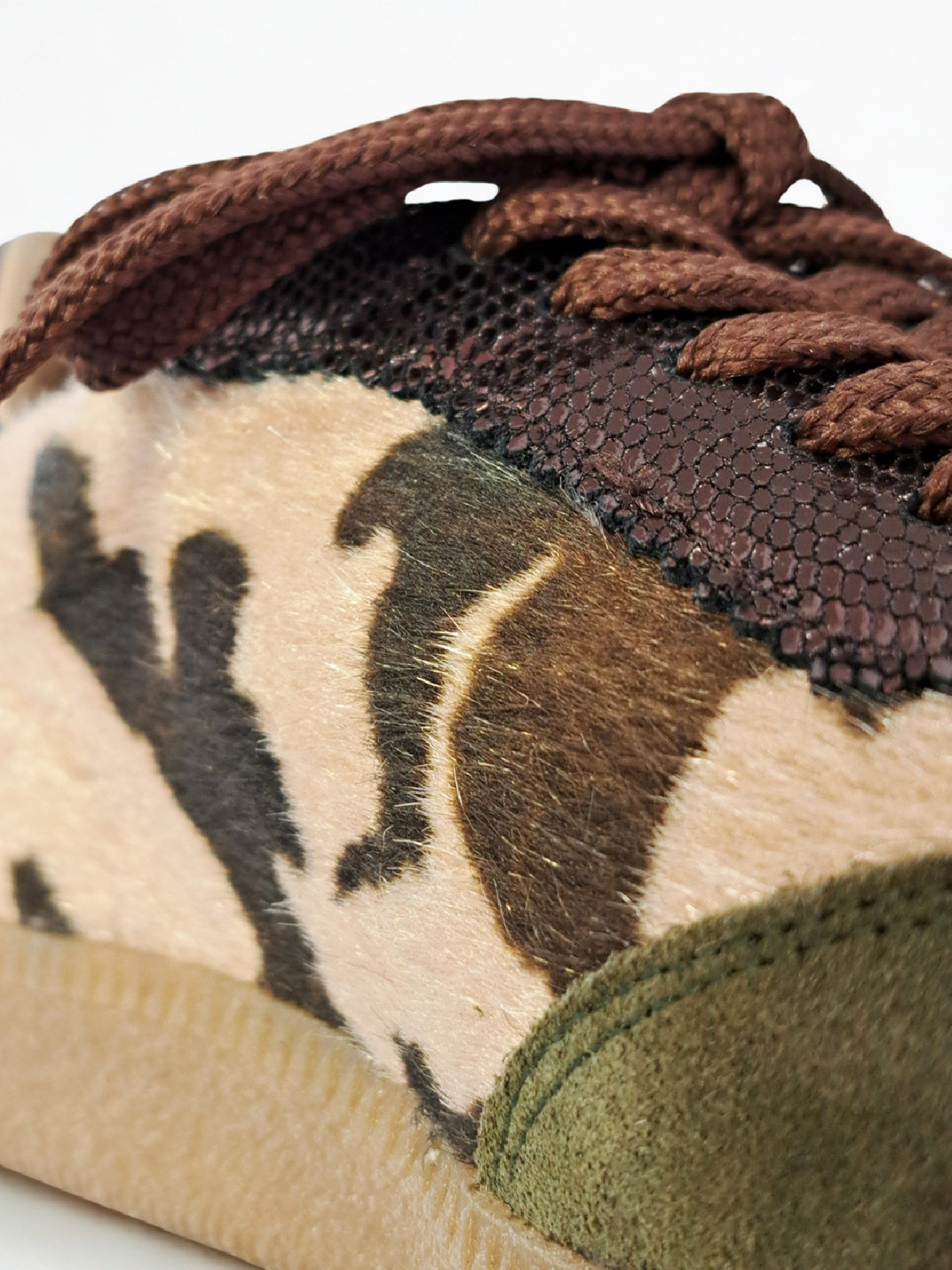 Vosso Moda Sneakers verde de pelo estampado