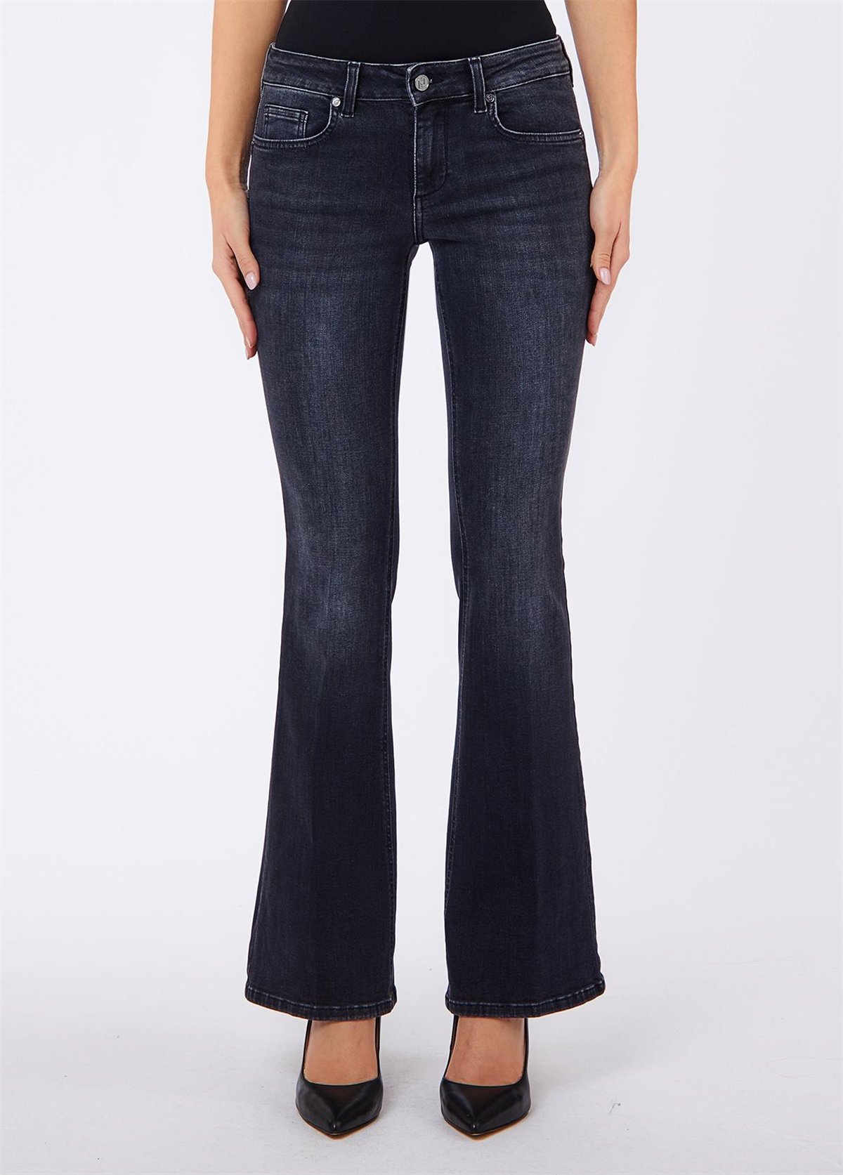 Liu Jo Jeans negro acampanado logo joya