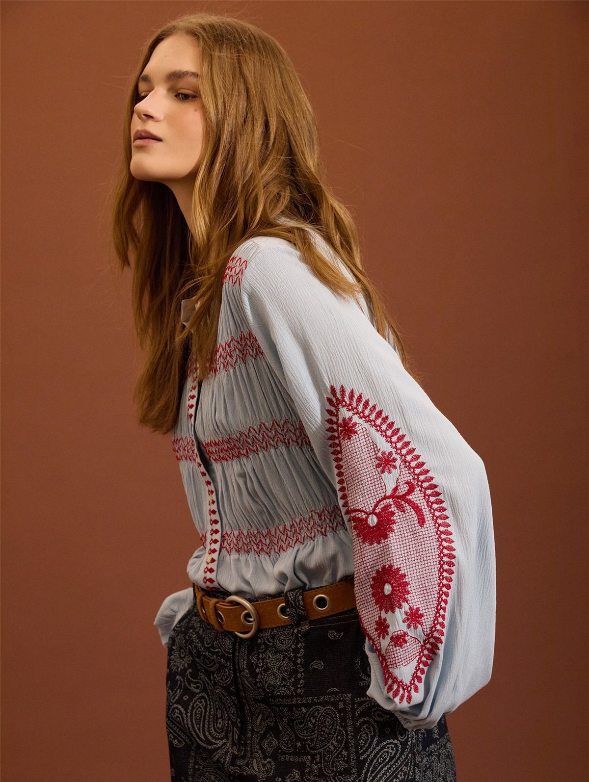 Meisie Camisa con bordado y detalle fruncido