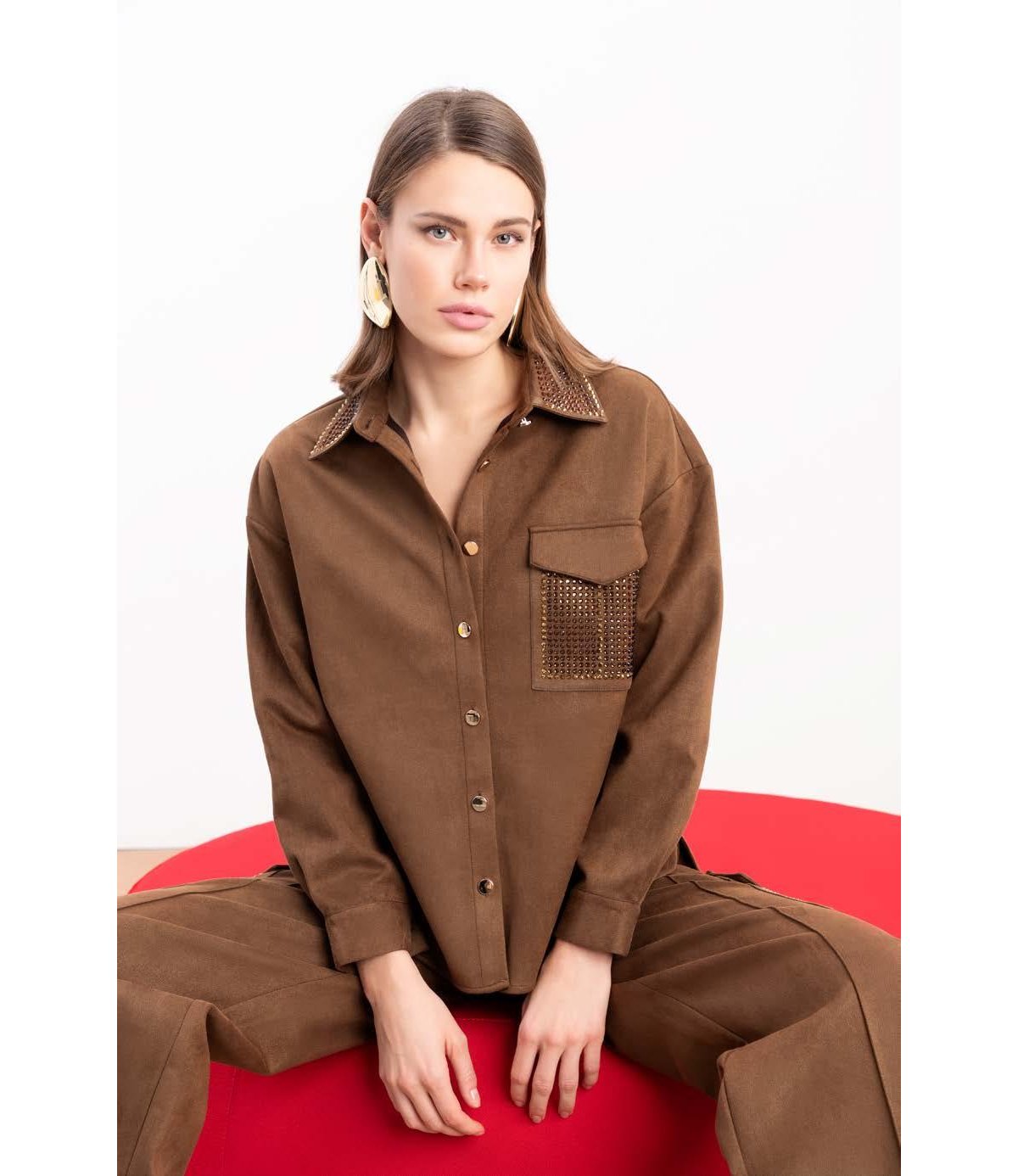 Zoe Pantalón cargo antelina con pedrería