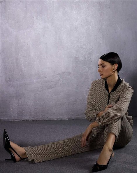 Zoe Pantalón cuadros y joyas decorativas