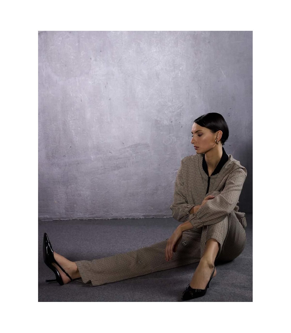 Zoe Pantalón cuadros y joyas decorativas