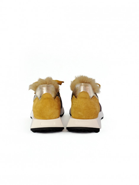 Vosso Moda Sneaker piel burdeos con pelo decorativo