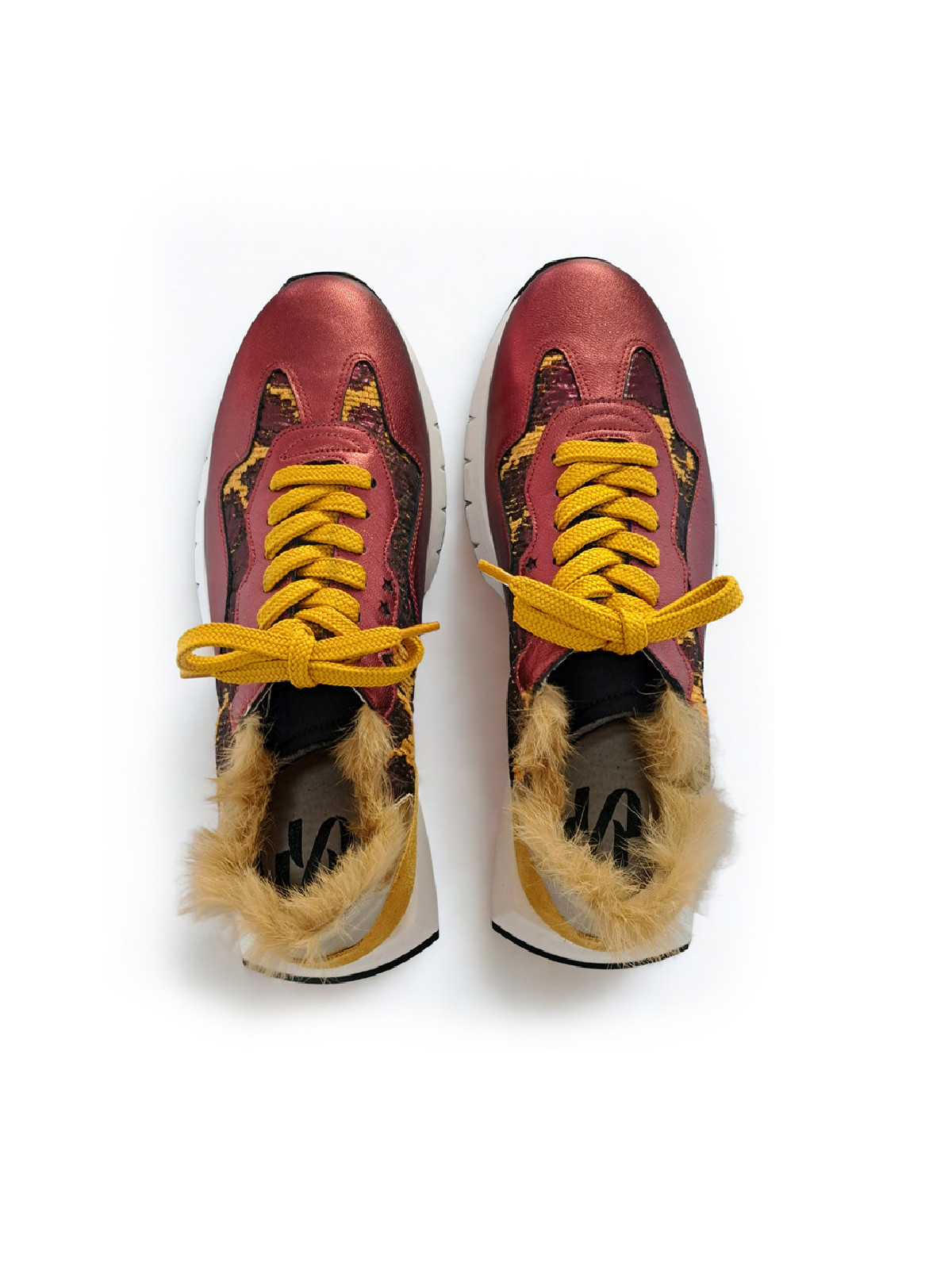 Vosso Moda Sneaker piel burdeos con pelo decorativo