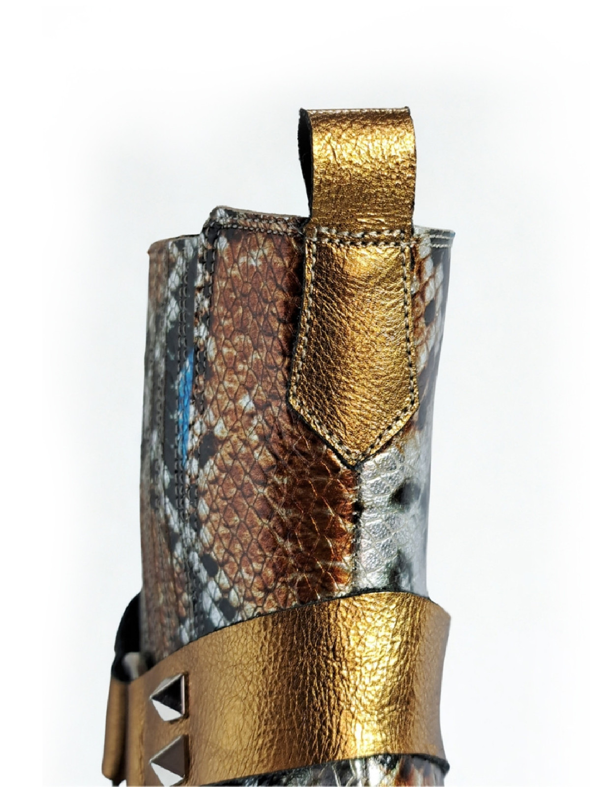 Vosso Moda Botín piel serpiente detalle argolla