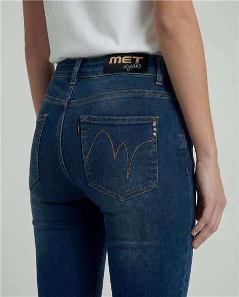 MET Jeans slim fit denim azul con detalle joyas