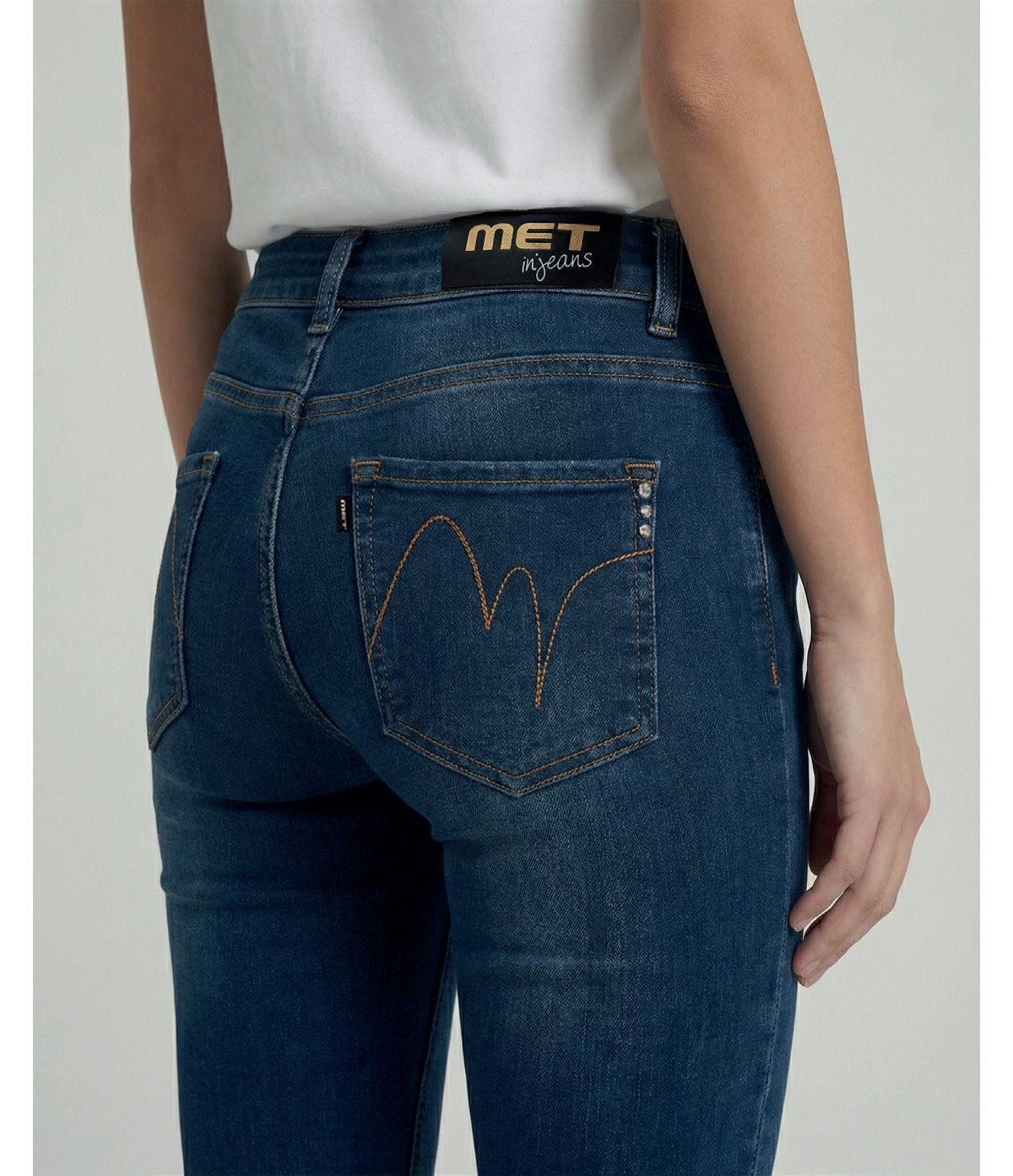 MET Jeans slim fit denim azul con detalle joyas