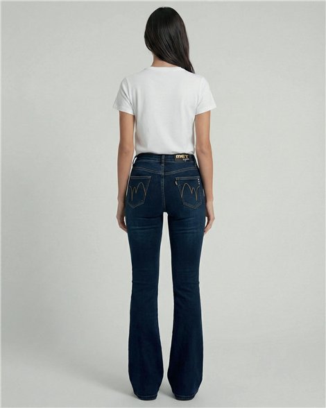 MET Jeans acampanado en denim azul con detalle joyas